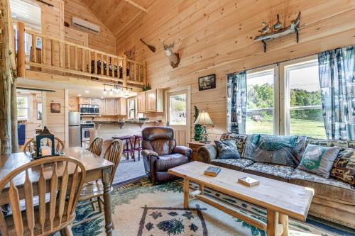 Cosby Casa | On-Site Creek Access Pet-Friendly Cosby Cabin!