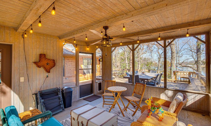 Streetman Cabina | On-Site Lake Access: Streetman Vacation Rental!