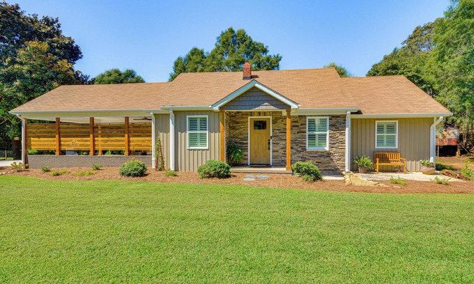 Thomasville Casa | On-Site Pond: Nature-Filled Winston-Salem Retreat!