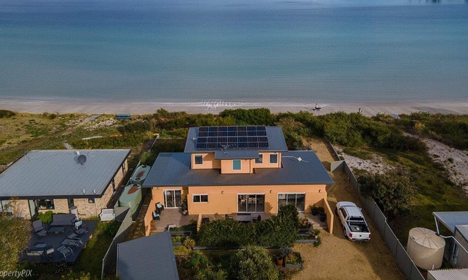 Connellys Marsh Casa | On the Beach at Connellys