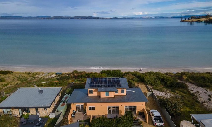 Connellys Marsh Casa | On the Beach at Connellys