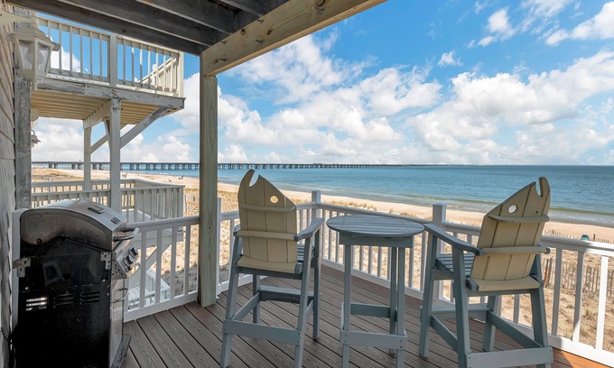 Chic's Beach Condominio | ON THE BEACH! Stunning Beachfront Property!