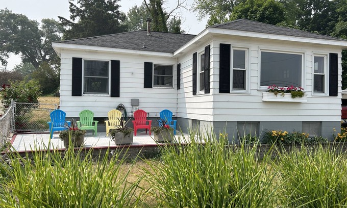 Lakeside Casa | On the bike path to the beach near downtown Lakeside Muskegon