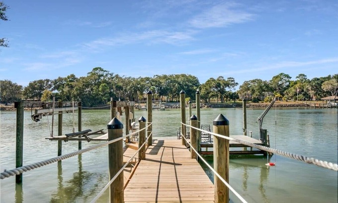 Palm Coast Casa | On the Canal, New Dock, Kayak, Bikes, Beach Gear