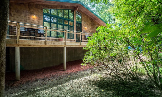 Helen Casa | On the Chattahoochee River-Walk to Downtown Alpine Helen