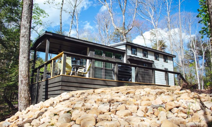 Monteagle Cabina | On the Edge at The Retreat at Deer Lick Falls