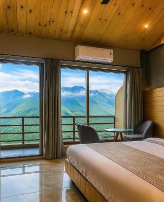 Mussoorie Hotel | On The Edge Retreat A Premium Property