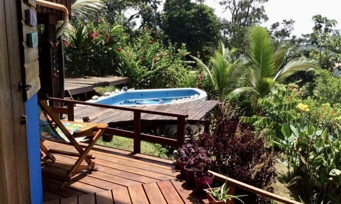 Bocas del Toro Apartamento | En la colina vista al mar cabaña de la selva, piscina y bicicletas