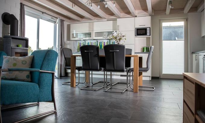 Nordhorn Casa | On the lake - luxury holiday home with every comfort, located directly on a small lake