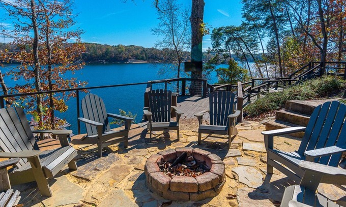 Crane Hill Cabaña | On the Rocks, Rock Creek Smith Lake