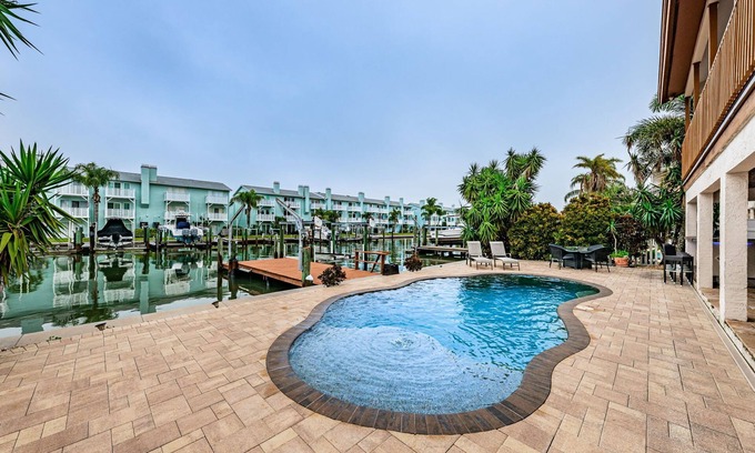 Independence Square Casa | Fun on the rocks! Waterfront|HeatedPool/Foosball