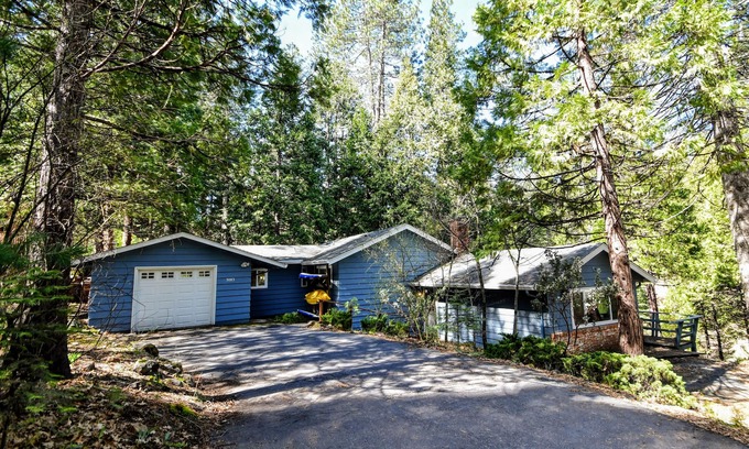 Glencoe Cabina | CASA CAZADORES: 4HAB / 2. 5BA EN LAS ORILLAS DE LAKEMONT PINES LAKE, W / REC ROOM & POOL TABLE, KAYAKES Y CANOE -PET AMIGABLE