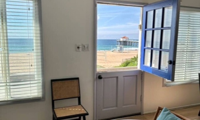 The Strand Apartamento | On The Strand w/parking!