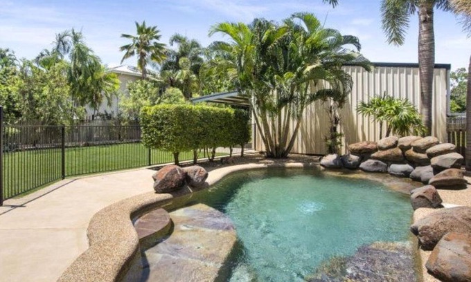Railway Estate Casa | On The Townsville V8 Track
