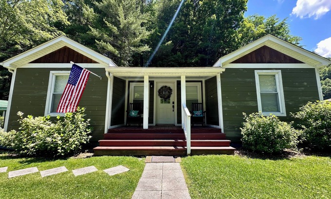 Damascus Casa | On The Trail