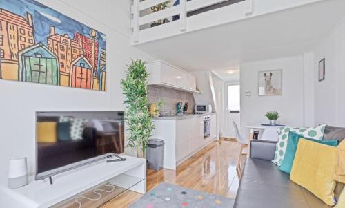 Seafront Apartamento | On the Water 2 with Free Parking - By My Getaways