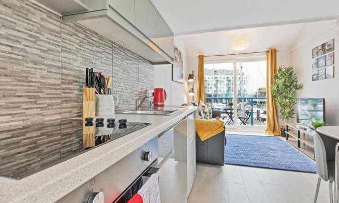 Seafront Apartamento | On the Water 4 By My Getaways