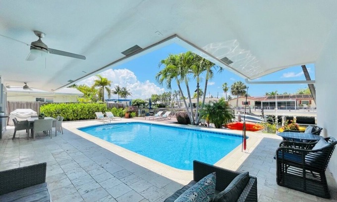 Coral Ridge Isles Casa | On the water-Highly rated Central location, 2 miles to downtown-beach-Kayaks