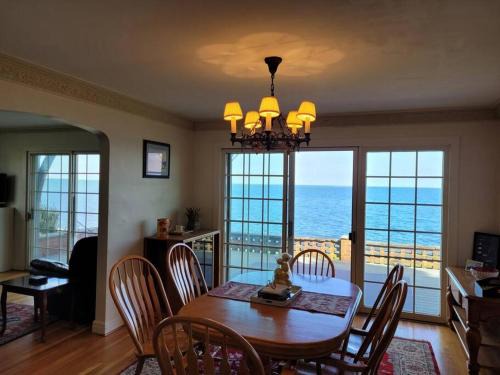 West Haven Casa | On the Water Spacious Comfortable Historic House