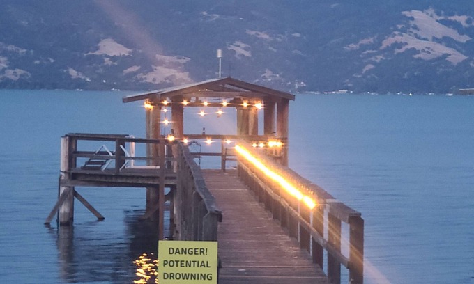Lakeport Casa | On the water with Boatdock & Hot-tub, 14 guests at Lakeport