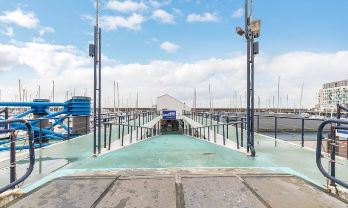 Brighton Apartamento | On the Water with Free Parking | By My Getaways