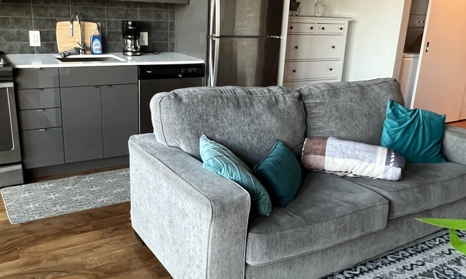 Downtown Winnipeg Apartamento | One bed downtown laundry wifi across from the Jets arena