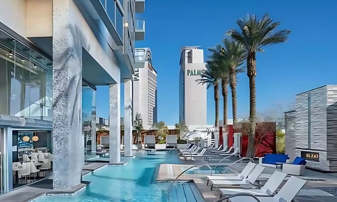 Las Vegas Apartamento | One Bedroom | 1.5 Baths & Living Room | Jet Tub – Palms Place StripSuite