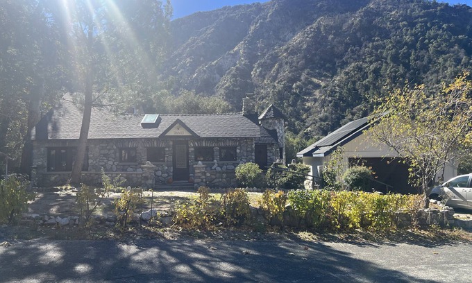 Mentone Cabaña | One bedroom 100yr old stone cottage in California National Forest.