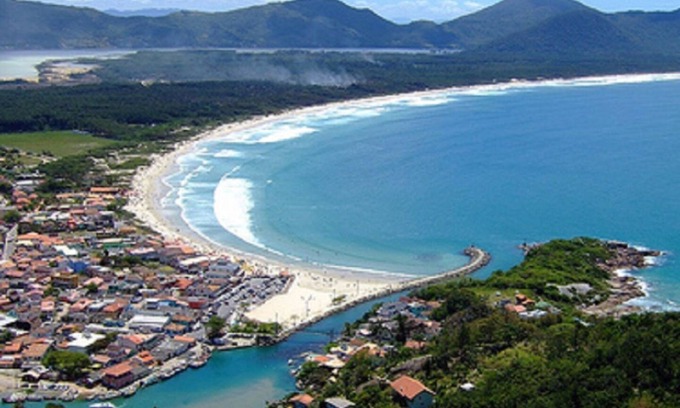 Barra da Lagoa Apartamento | apartamentos de una habitación con aire acondicionado, piscina y barbacoa en el patio