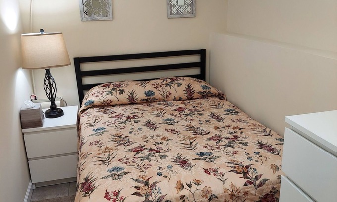 Mariners Harbor Apartamento | One bedroom apartment in a quiet peaceful area.