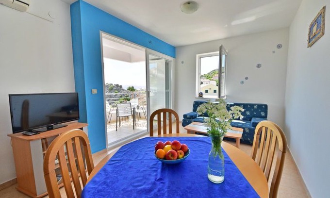 Ribarica Apartamento | One bedroom Apartment, sleeps 4 in Karlobag with Pool, Air Con and WiFi