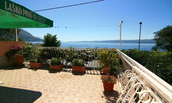 Dugi Rat Apartamento | Apartamento de una habitación en la playa Duce, Omis (A-5275-a)