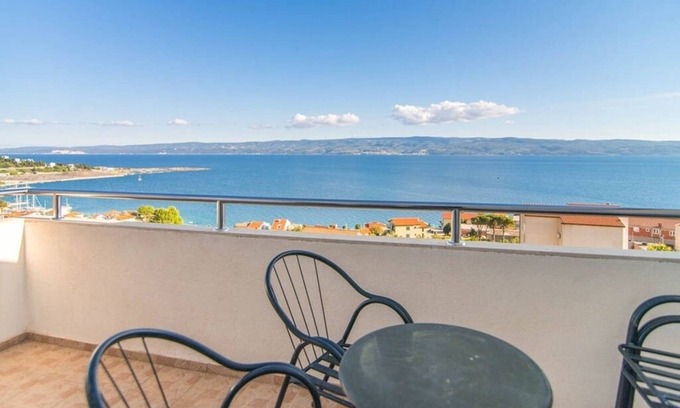 Dugi Rat Apartamento | Apartamento de una habitación con terraza y vista al mar Mali Rat, Omis (A-7482-a)
