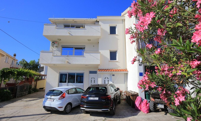 Slatine Apartamento | Apartamento de una habitación con balcón y vista al mar Slatine, Ciovo (A-24266-d)
