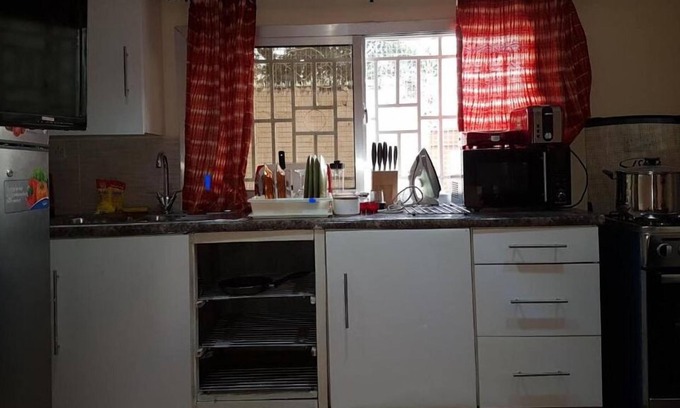 Freetown Apartamento | One-Bedroom Apartment - Mansholl Luxurious Apartment