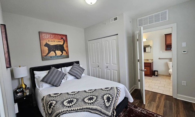 Champaign Apartamento | One Bedroom Apartment at the Inman - 202