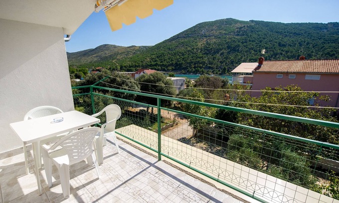 Grebastica Apartamento | Apartamento de una habitación con balcón y vista al mar Grebastica, Sibenik (A-14317-a)