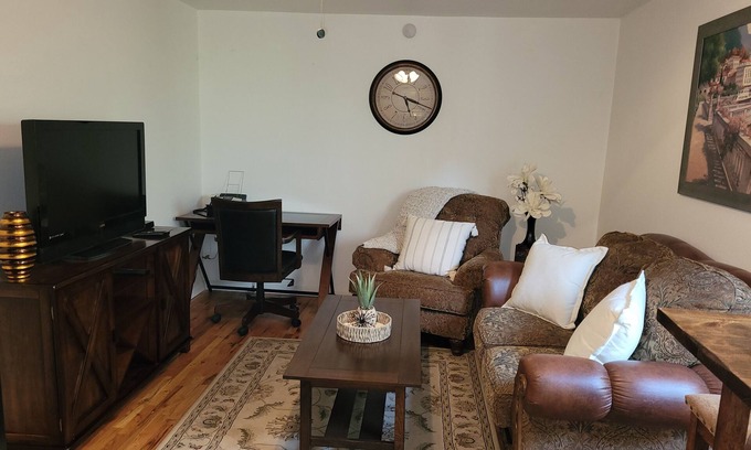 Paradise Valley Village Apartamento | One Bedroom Apartment with Private Entrance