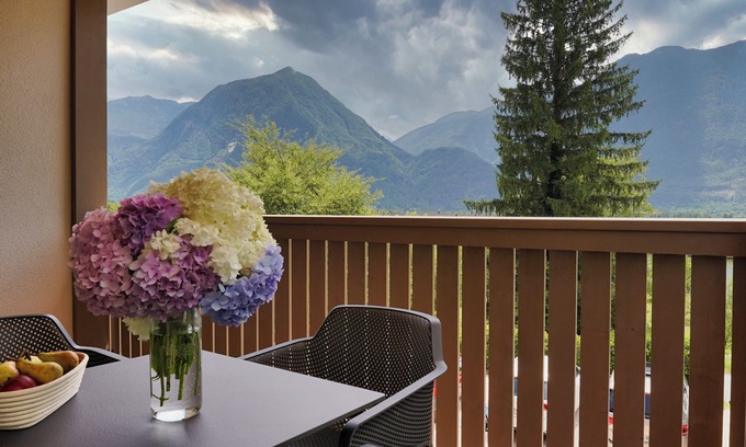 Bovec Apartamento | One-Bedroom Apartment with Large Private Terrace, Mountain View – House Elipsa