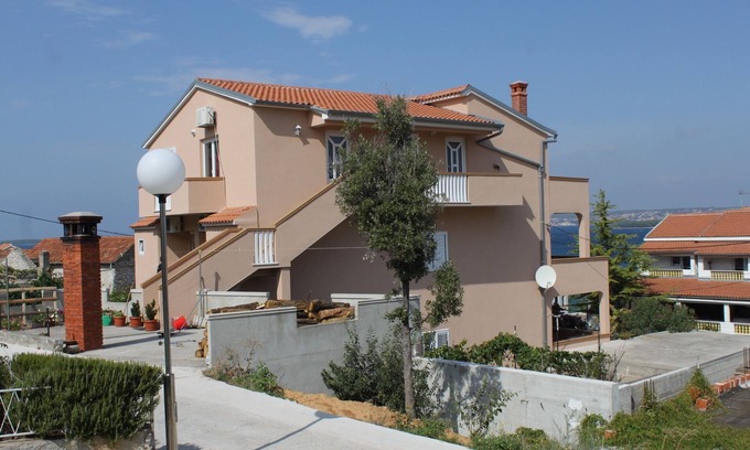 Tkon Apartamento | Apartamento de una habitación con un balcon Tkon, Pasman (A-8455-c)