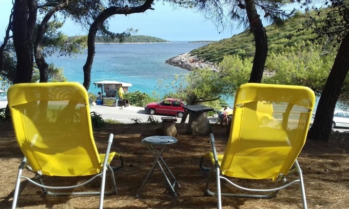 Milna Apartamento | Apartamento de una habitación con terraza y vista al mar Milna, Vis (A-8490-a)