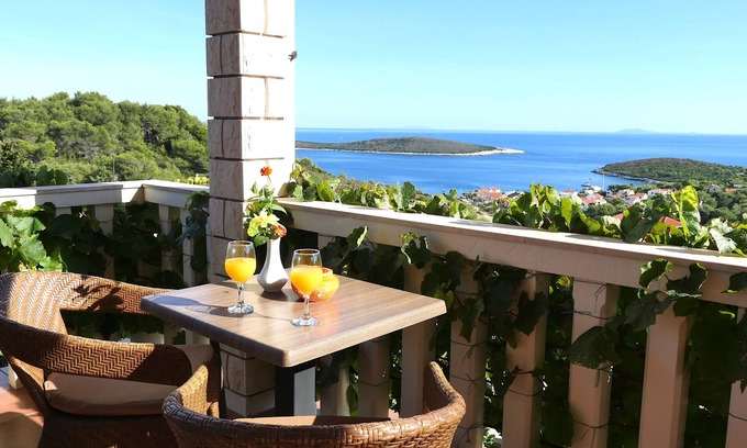 Rukavac Apartamento | Apartamento de una habitación con terraza y vista al mar Rukavac, Vis (A-8839-a)