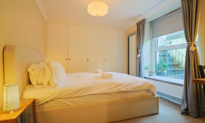 Southville Apartamento | One bedroom basement flat in Coronation road