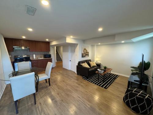 Churchill Meadows Casa | One Bedroom Basement Appartment