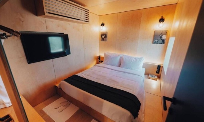 Al Mirfa Cabina | One Bedroom Cabin Near Al Mugheirah Bay Abu Dhabi