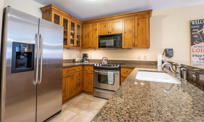 Crested Butte Condominio | One Bedroom Condo with Large Balcony over Mountaineer Square 1 Condo - No Cleaning Fee! by RedAwning