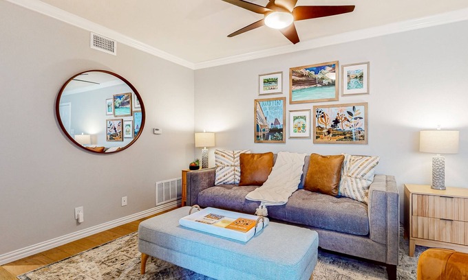 Rosedale Condominio | One-bedroom condo with enclosed yard, patio, and close to parks