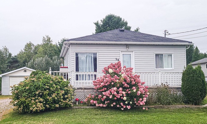 Alban Casa | One bedroom cottage with free parking