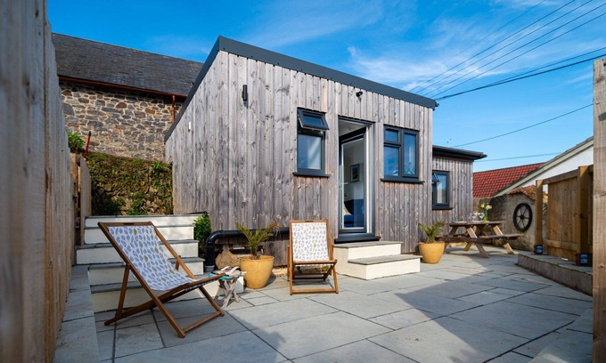 North Buckland Cabina | One bedroom, couple and pet friendly holiday cabin within easy reach of North Devon beaches