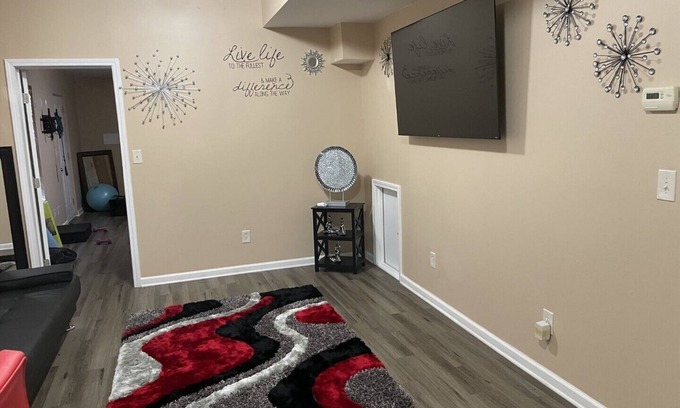 Snellville Apartamento | One bedroom fully furnished with a game room, entertainment room.